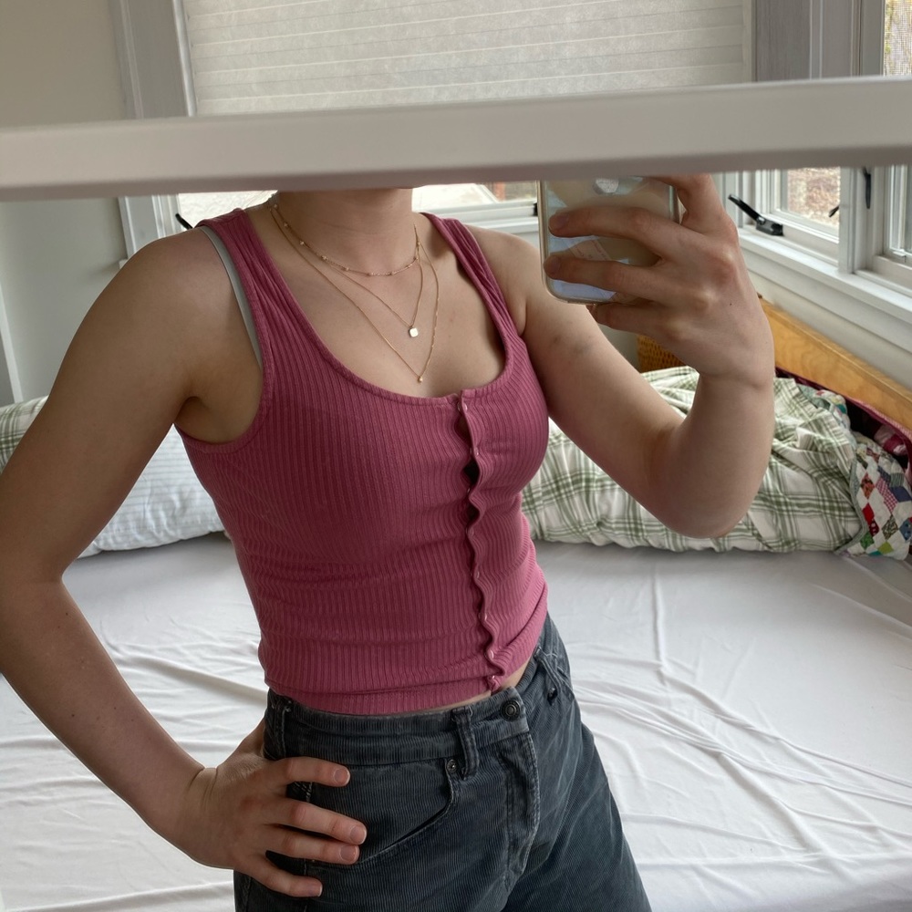 Pink button tank